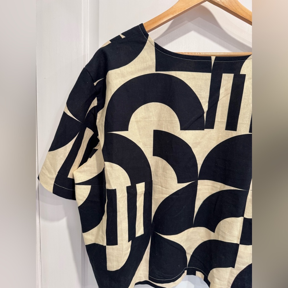 Ersa Fibers Frankie top in Child’s Play black cream Graphic Print Top linen 3XL - Picture 8 of 16